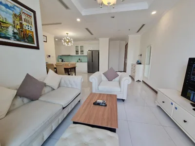 Appartamento con tre camere da letto — Vinhome Central Park Apartment